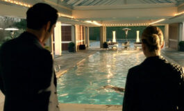 Мертвая девушка в бассейне и подражатель Люцифера – фото из 3 серии 1 сезона сериала Люцифер Мертвая девушка в бассейне и подражатель Люцифера – фото из 3 серии 1 сезона сериала Люцифер