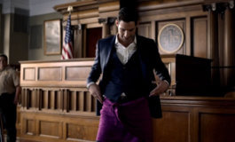 Суд над убийцей отца Хлои и предательство Люцифера – фото из 10 серии 2 сезона сериала Люцифер